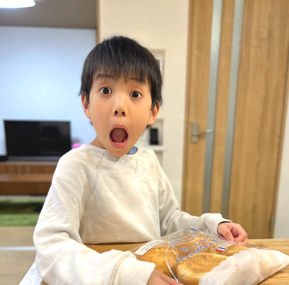 息子の表情を豊かにするために 自閉症児は無表情な子が多い イケメン自閉症せいくん ことばの話せない８歳 重度知的障害